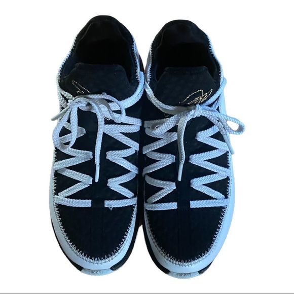 Nike Lebron 17 Low Metallic Gold Sneakers CD5007-101 - Picture 3 of 8